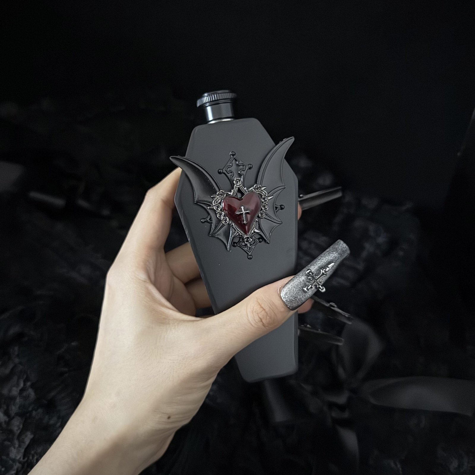 Blood Moon Gothic Stainless Steel Hip Flask - Image 4